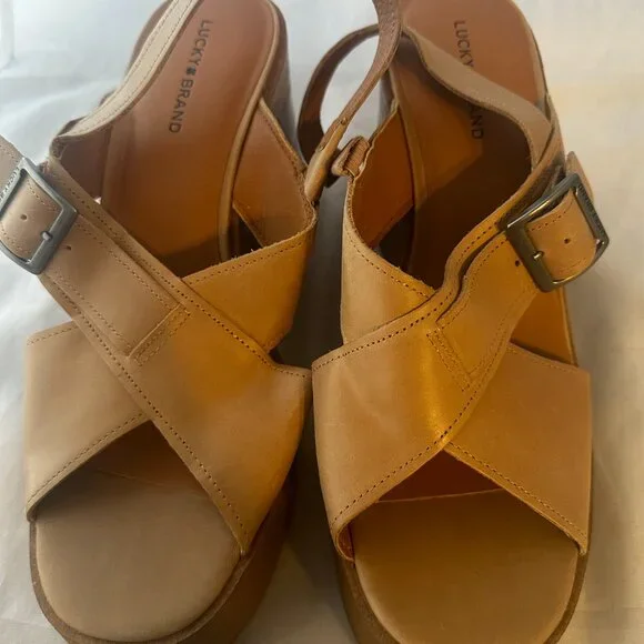 Lucky Brand  Delaynee Wedge Sandal, Tan Leather  Women Size 9.5 M  NEW - Picture 2 of 6